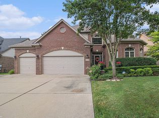 48199 Village Dr, Macomb, MI 48044