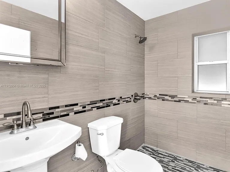 3415 SW 15th St #2 — Photo 11