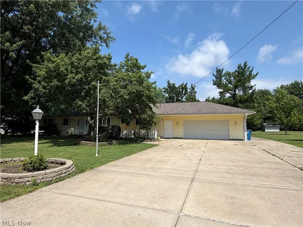 2067 Ridgeland Dr, Avon, OH 44011