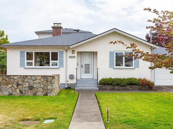1679 Freeman Ave, Saanich, BC V8P 1P5