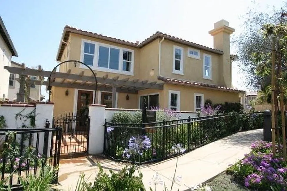 1433 Montage Gln — Photo 1