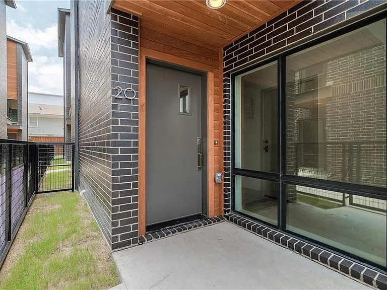 2290 N Fitzhugh Ave #20 — Photo 1