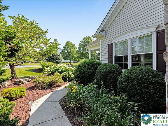 4th image of 1320 Hedgerow Dr