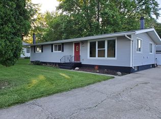 2416 Valley High Dr, Cedar Falls, IA 50613