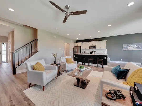 1891 Titan Pl, Hickman, NE 68372
