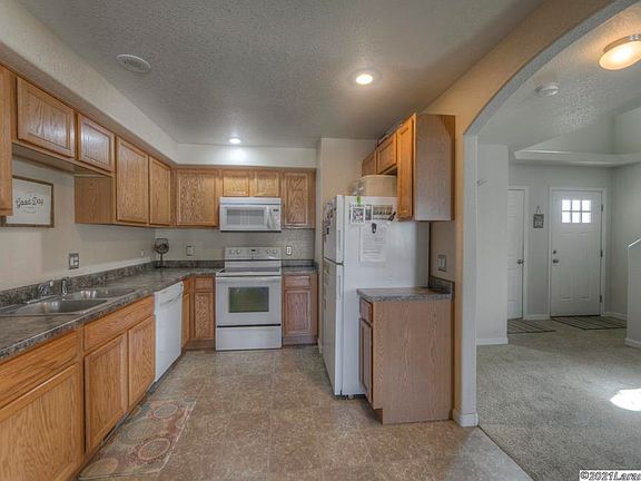 3rd image of 4229 Moraine St