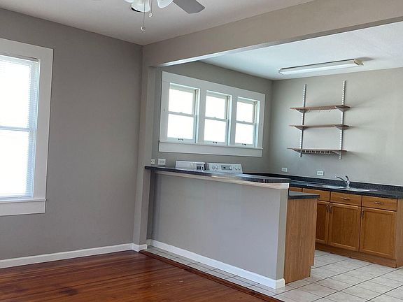3rd image of 716 E Grayson St APT 2