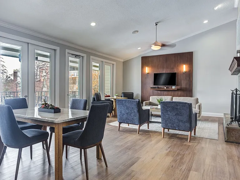 The Lakes of Schaumburg Apartment Homes — Photo 21