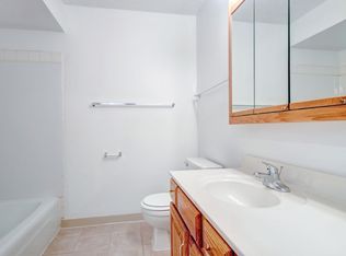 1706 Springfield Rd #2B-1BA, Bloomington, IL 61701