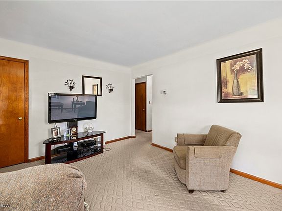 3rd image of 13413 York Blvd