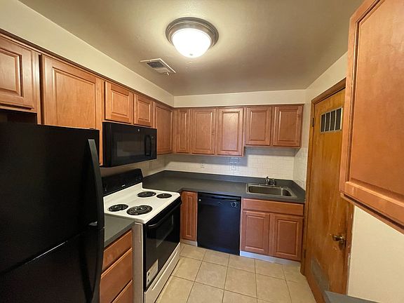 2nd image of 133 E Lane Ave #3D