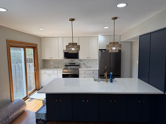 3rd image of 6585 Bermuda Green Ct