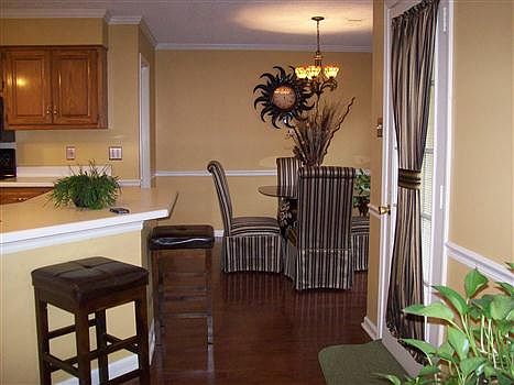 3rd image of 506 Fair Oaks Cir