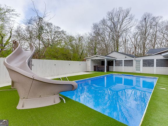 2nd image of 206 College Cir