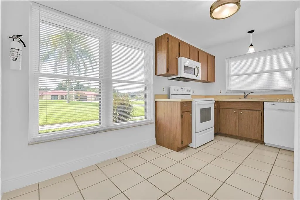2 bed, 2.0 bath, 1038 sqft, $1,650 — Photo 3