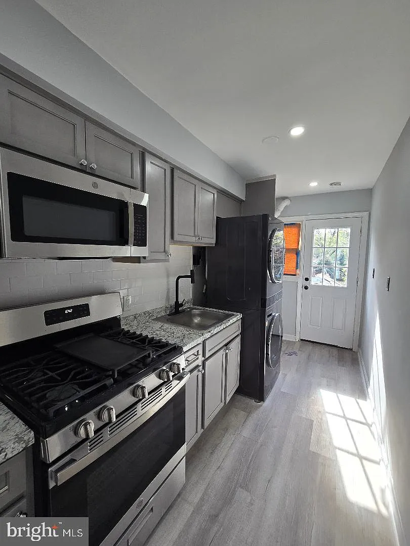 1 bed, 1.0 bath, 860 sqft, $1,500 — Photo 3