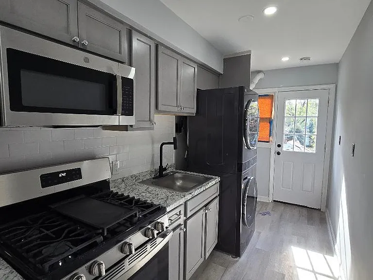 5433 C St SE #1 — Photo 4