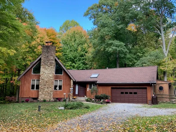 36 N Gait Dr, Slippery Rock, PA 16057