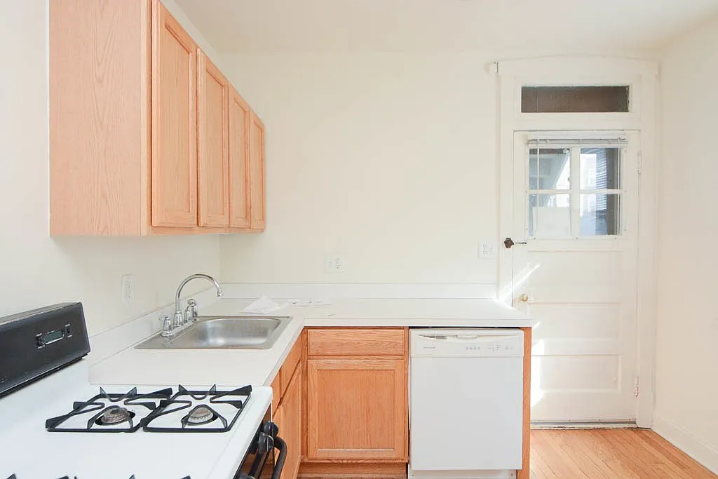 1 bed, 1.0 bath, 600 sqft, $1,690 — Photo 2