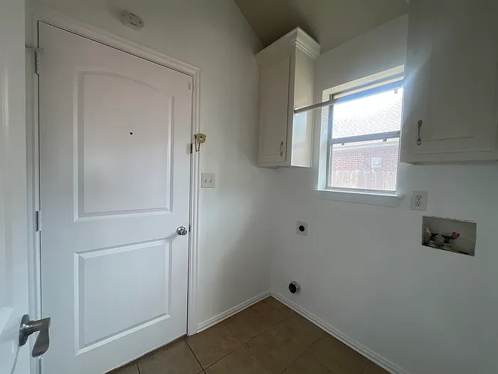 1005 Winding Rd — Photo 18
