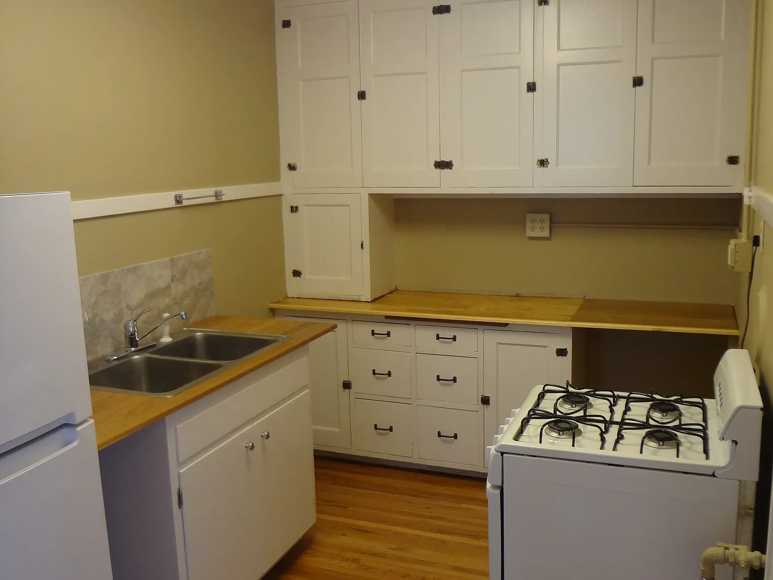 Studio, 400 sqft, $950 — Photo 3