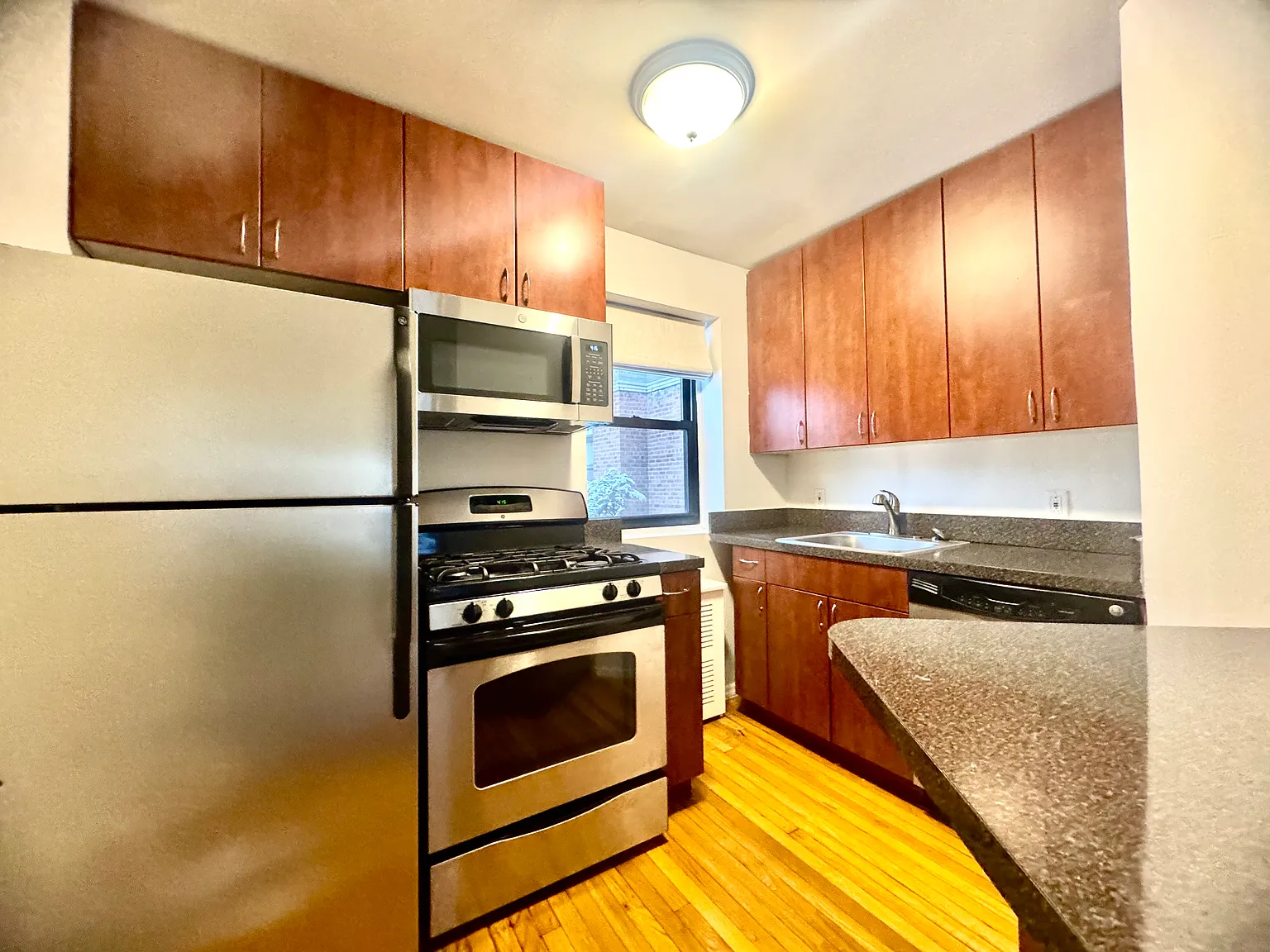 42nd Ave, Bayside — Photo 1