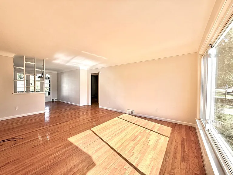 2180 Vernier Rd — Photo 7