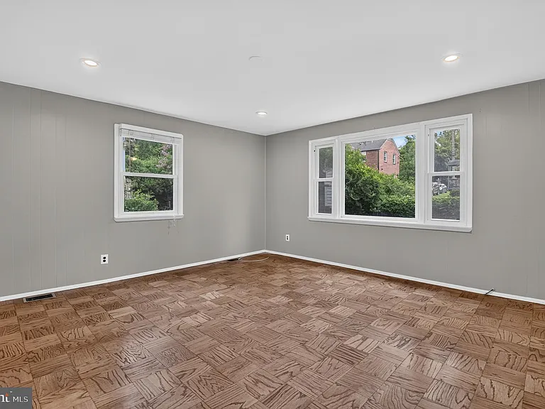 9315 Linden Ave — Photo 6