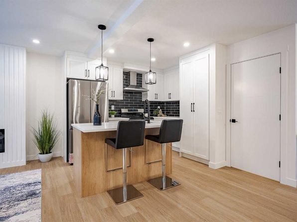 451 E Arlington Dr SE, Calgary, AB T2H 1S4
