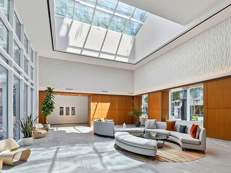 1688 Pine St #1008 — Photo 32