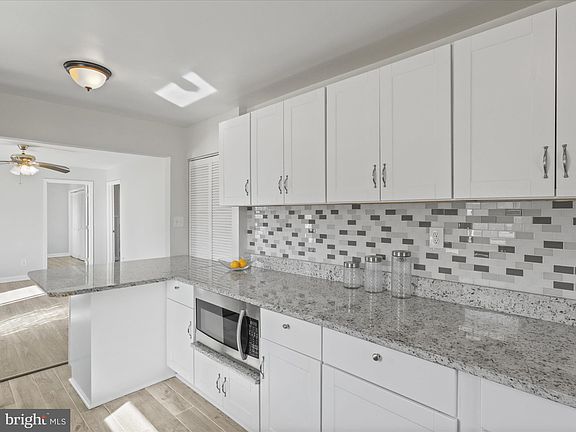 4th image of 3904 Elmwood Dr