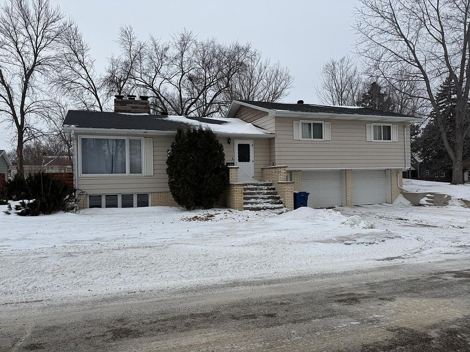 1st image of 846 Railway St