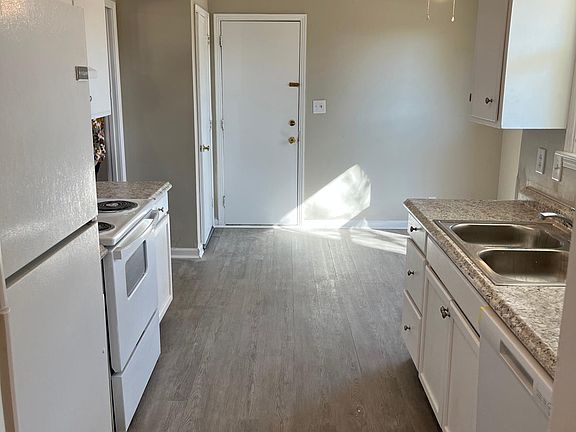5th image of 211 Sewell Dr