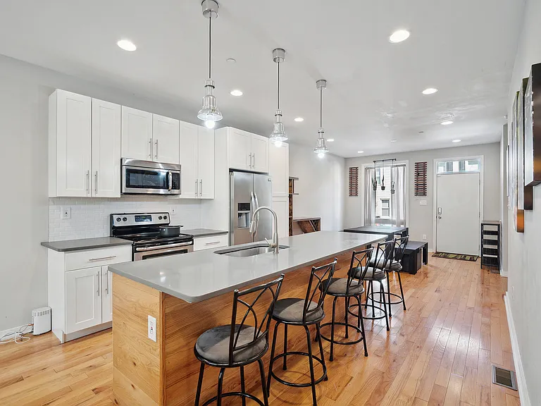 1246 E Fletcher St — Photo 6