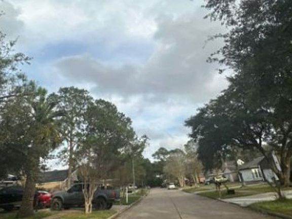 Exterior Neighborhood (street photo)