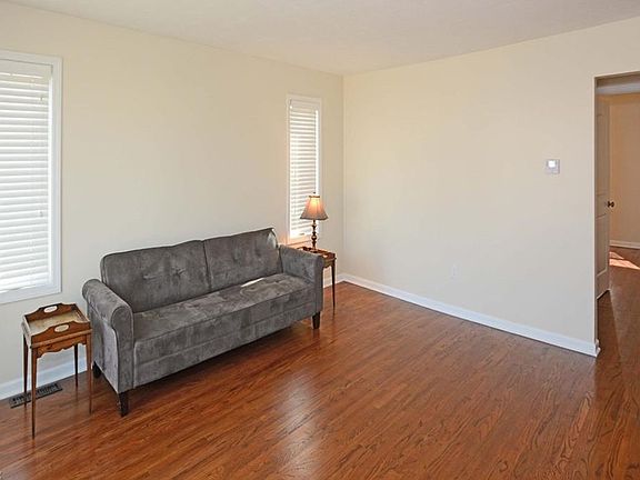 3rd image of 8215 Renwood Dr