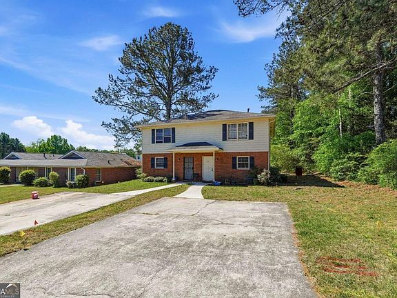 4th image of 1600 Riverside Trl NE