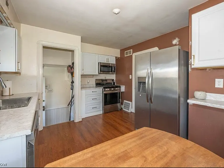 436 W Wood St — Photo 5