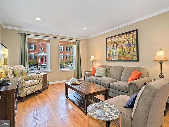 4th image of 3052 S Buchanan St APT A2