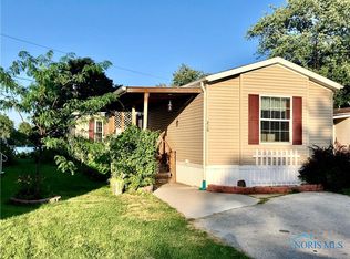 216 Lakeview Dr, Millbury, OH 43447
