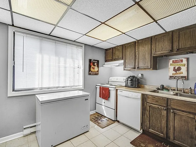 342 Klein Creek Ct #D — Photo 3