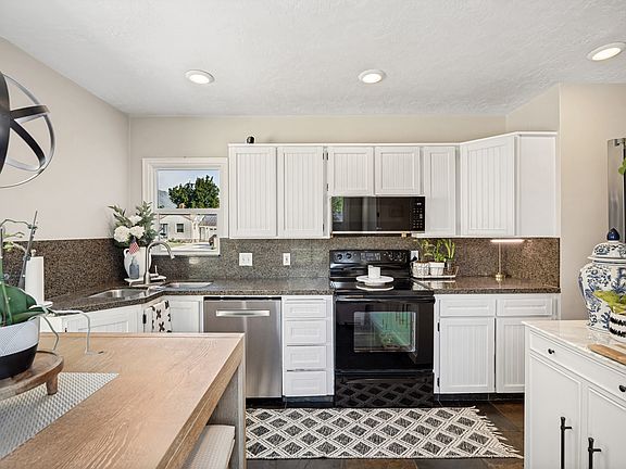4th image of 2333 E Lakeview Dr S