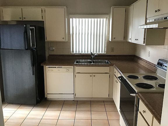 3rd image of 3744 39th Ave W