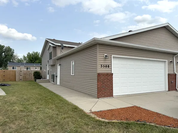 3508 11th St S, Moorhead, MN 56560