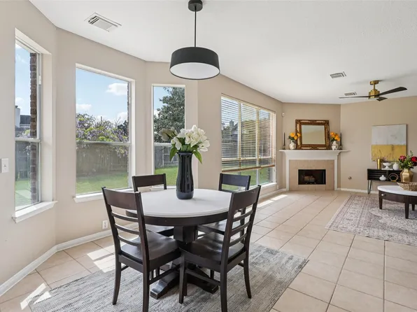 8002 Cross Trail Dr, Sugar Land, TX 77479