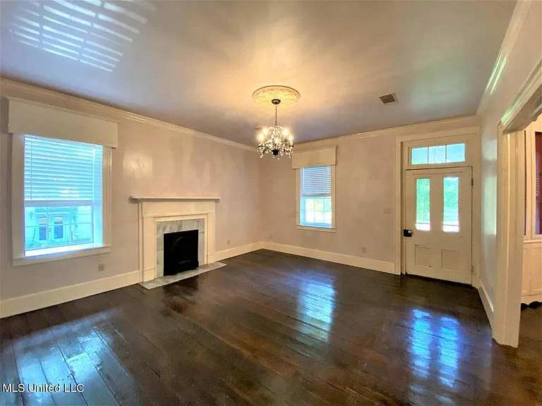 275 W Chulahoma Ave — Photo 2