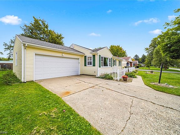 3rd image of 1016 Treelane Dr