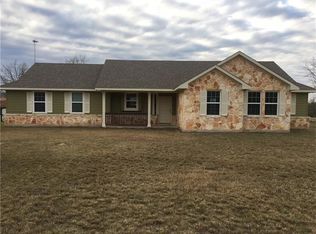 429 N Raymond Rd, Winchester, TX 78945