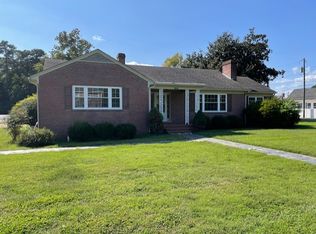 229 S Main St, Kilmarnock, VA 22482