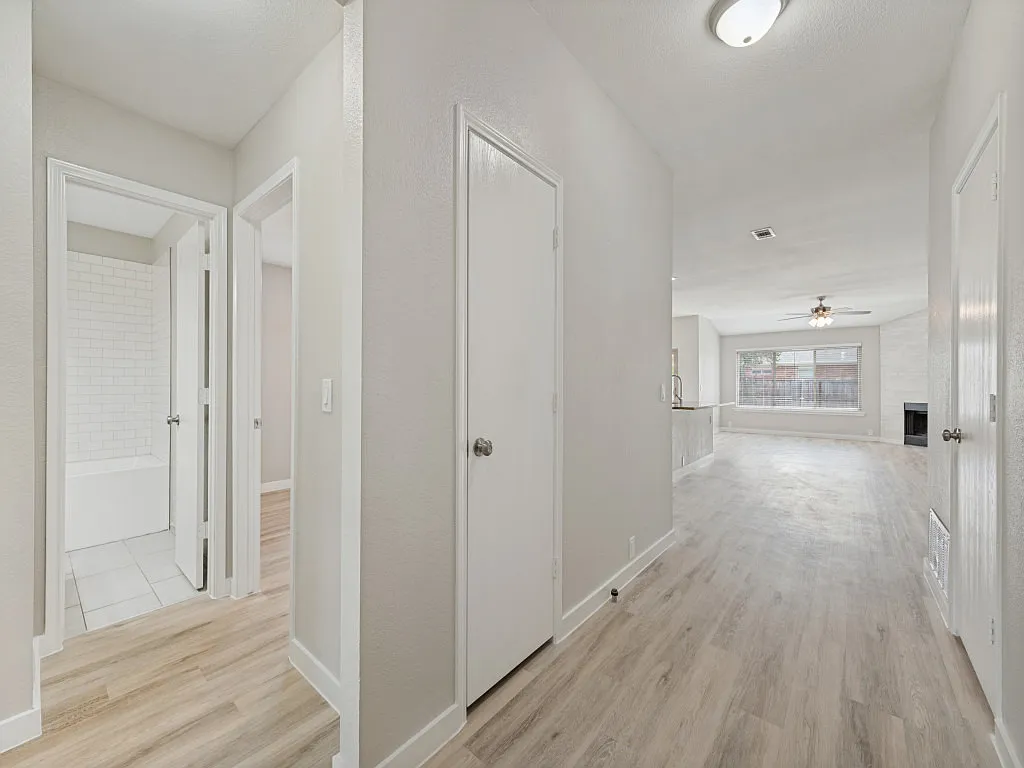 3 bed, 1761 sqft, $2,400 — Photo 2